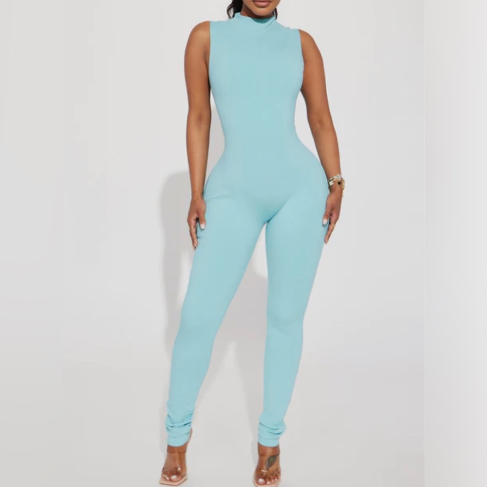 Fashion Nova bodysuit. Turquoise.